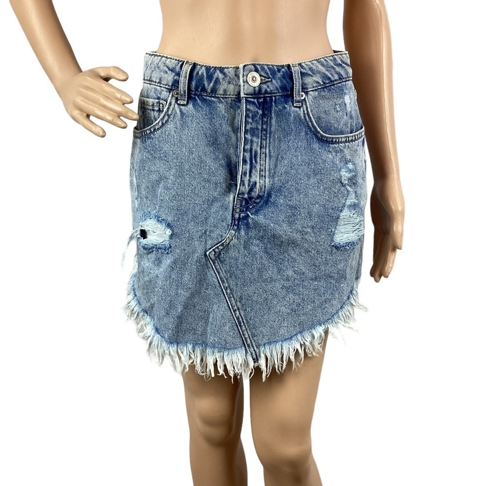 Urban Outfitter BDG Mini Jean Skirt Size M Blue Light Wash Distressed
